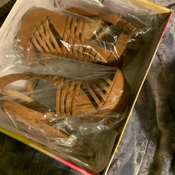 Heels - Picture 2 of 3